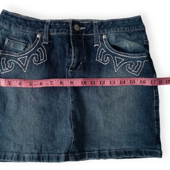 RAVE R4R JEANS WOMAN'S  MNI DENIM SKIRT. SIZE 11. COLOR BLUE. - Picture 7 of 16